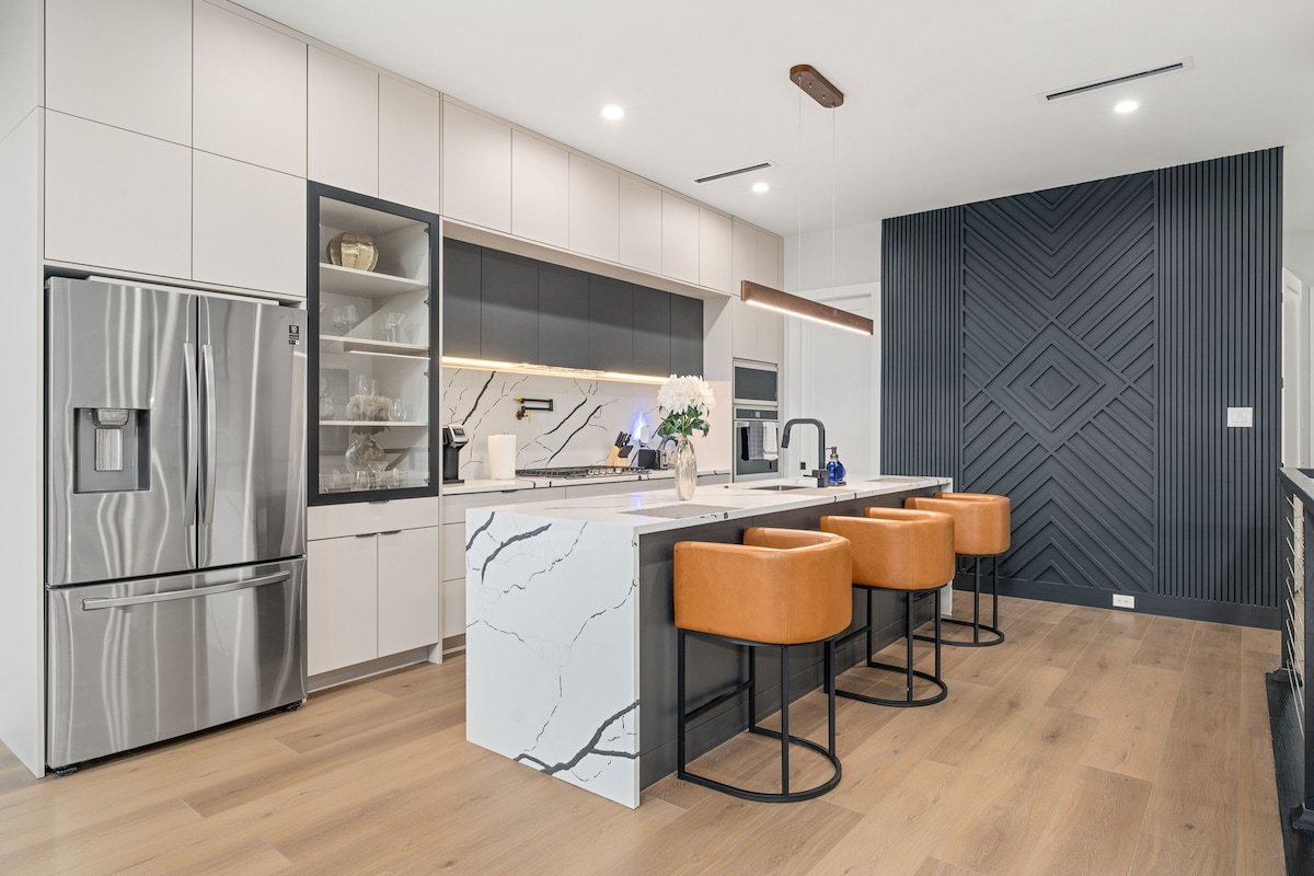 Luxurious Newly Built 5 BR 6 Bath Home w/ Rooftop gallery image 3