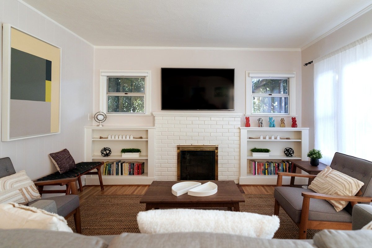 Comfortable and Stylish Home Close to Caltech gallery image 3