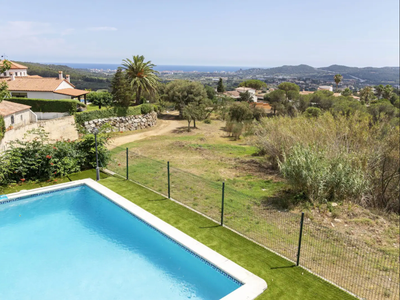 Panoramic views and pool in Villa del Alba