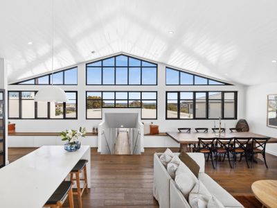 Saltaire Luxurious Beach House Breath-taking Views