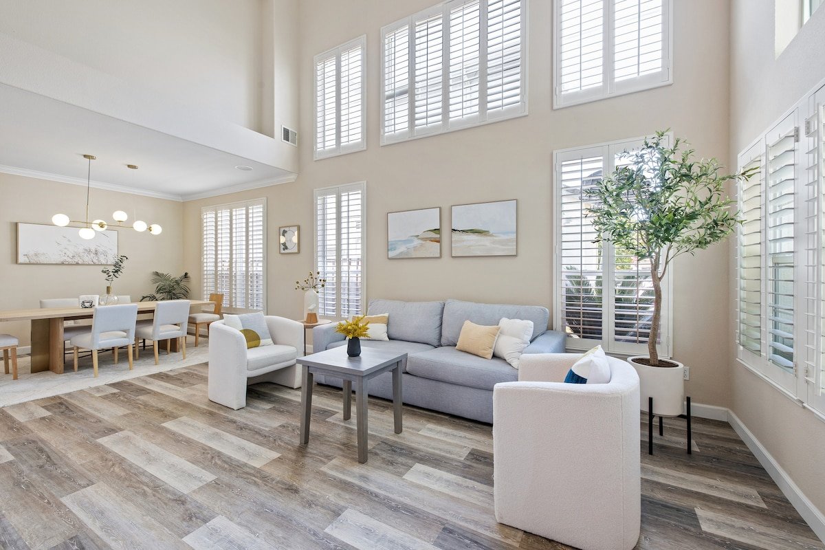 5BR Home Modern & Spacious for Business & Family gallery image 2