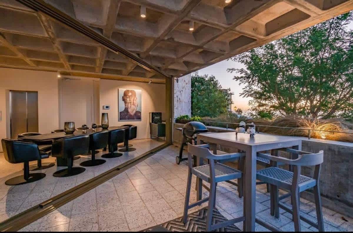 Luna Azul Loft – Ultra Lux Apt, Pool, Views gallery image 5