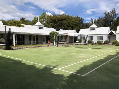 Pavilion House – Tennis court, Pizza oven