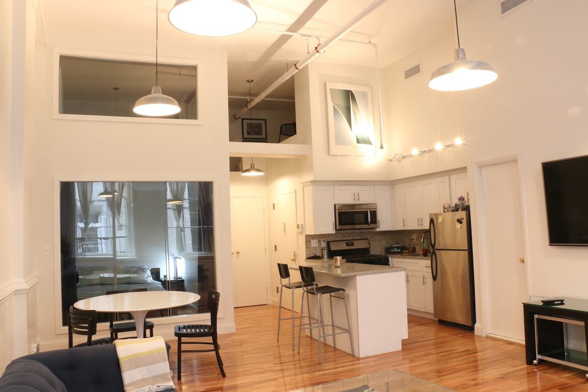 Chic Two Bedroom Loft gallery image 3