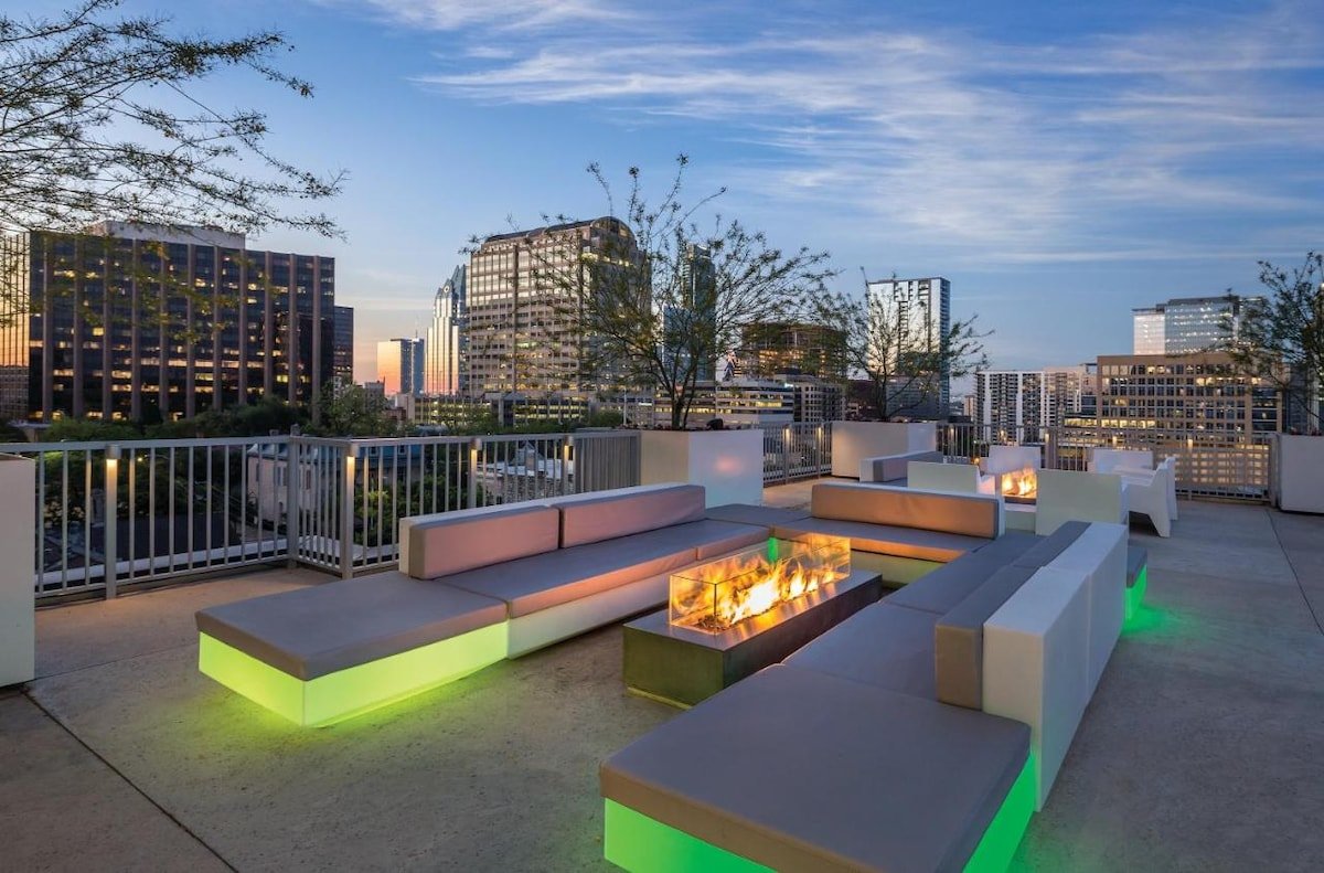 2BR Condo W/Rooftop pool for 6 gallery image 5