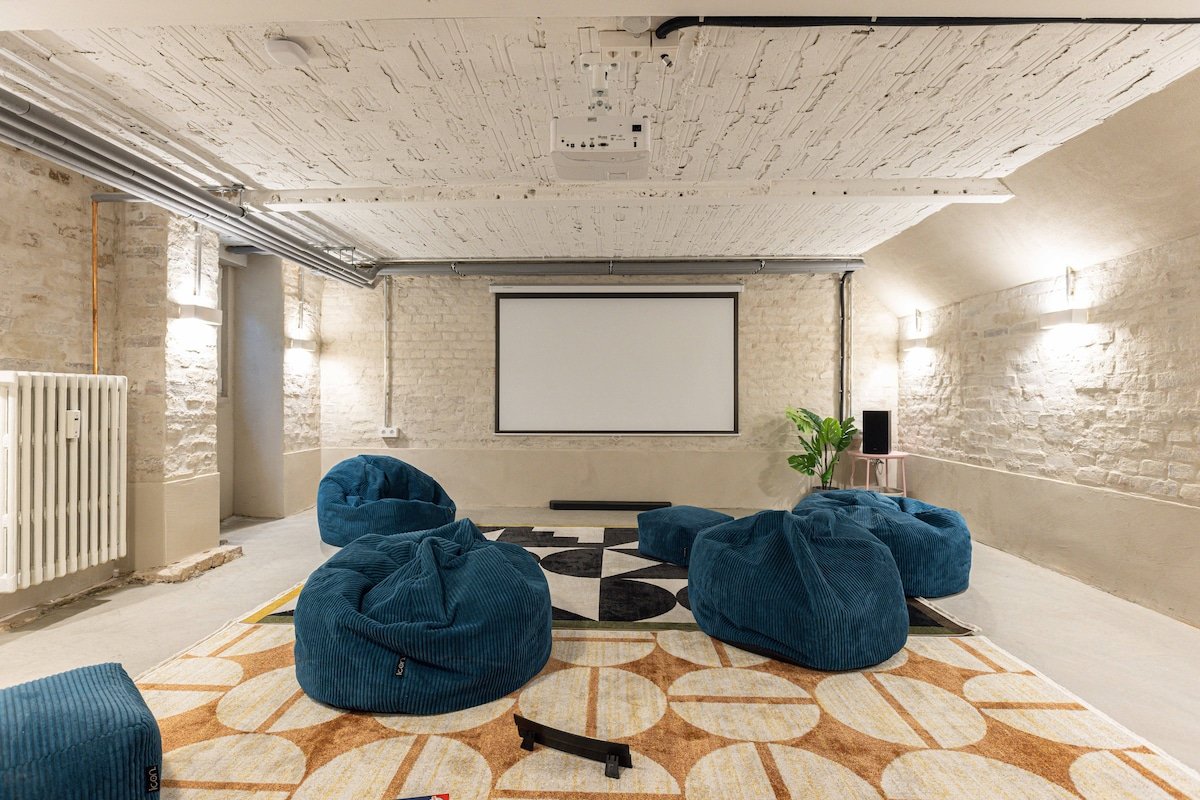 NEW! 3 Bedroom apt in Prenzlauer Berg W/ Cinema gallery image 3