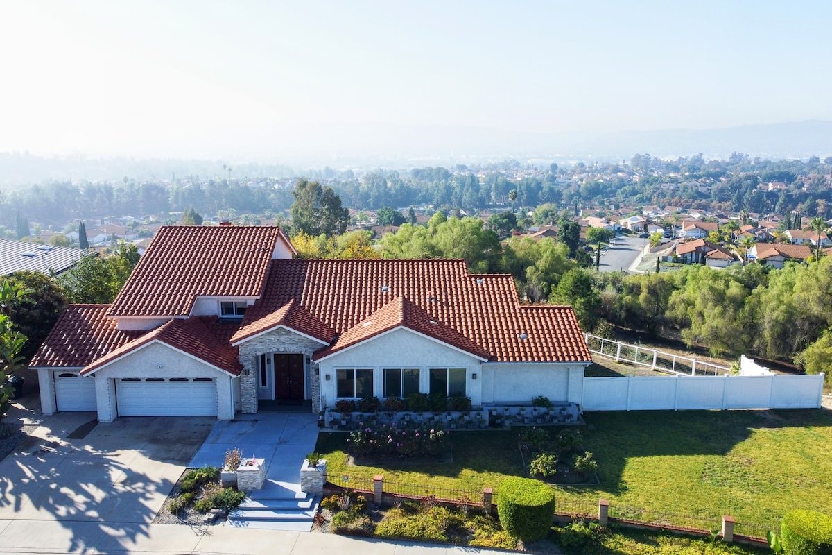 Huge Villa 2 Master Suites 5Bedrm/4Bath View Pool gallery image 2