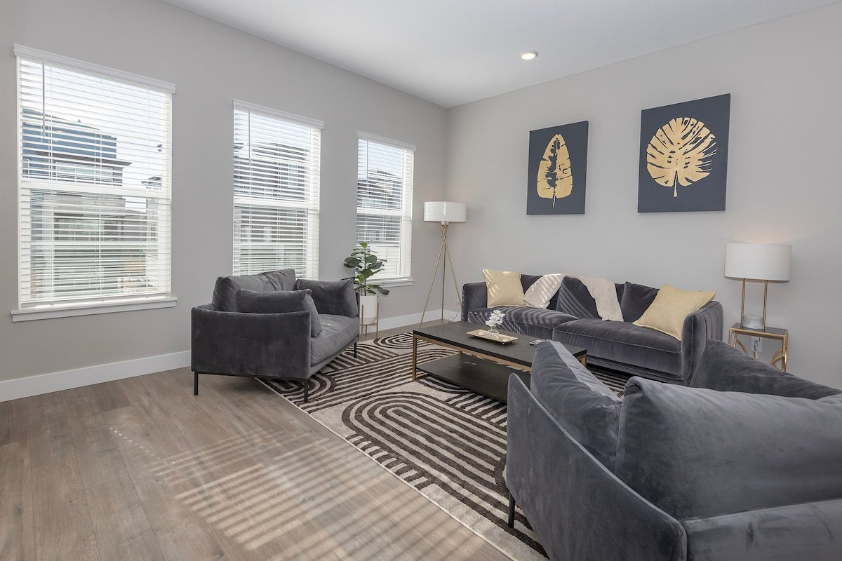 A Dream Getaway with Rooftop Mountain Views! gallery image 3