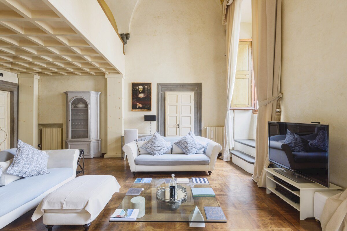 Mozart regal residence w/ lift at Piazza del Duomo gallery image 3