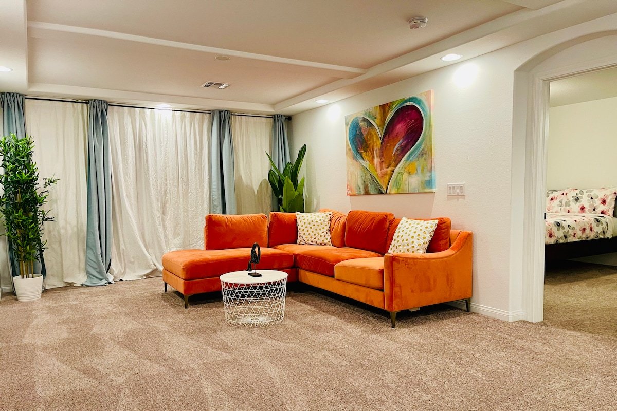 7 Beds | 3 Bath | Tri-Level gallery image 2