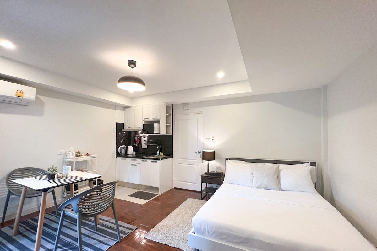 Neveu:The Penthouse, 5 bedrooms Apt@MRT Sutthisan gallery image 5