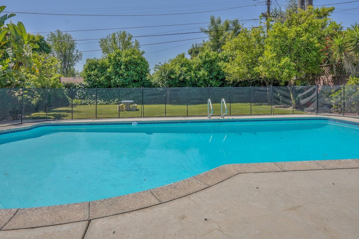 Hollywood Dream Newly Remodeled Pool Home gallery image 5