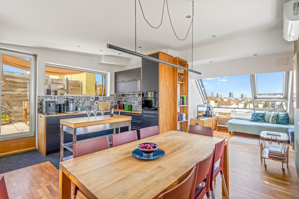 Panoramic city view, Loft next to city centre 2 gallery image 4