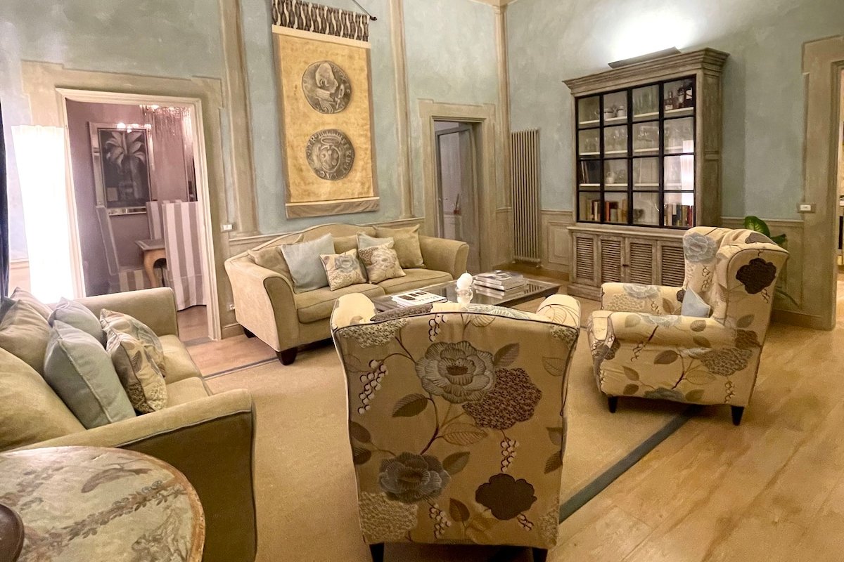 Victoria’s luxurious flat gallery image 2