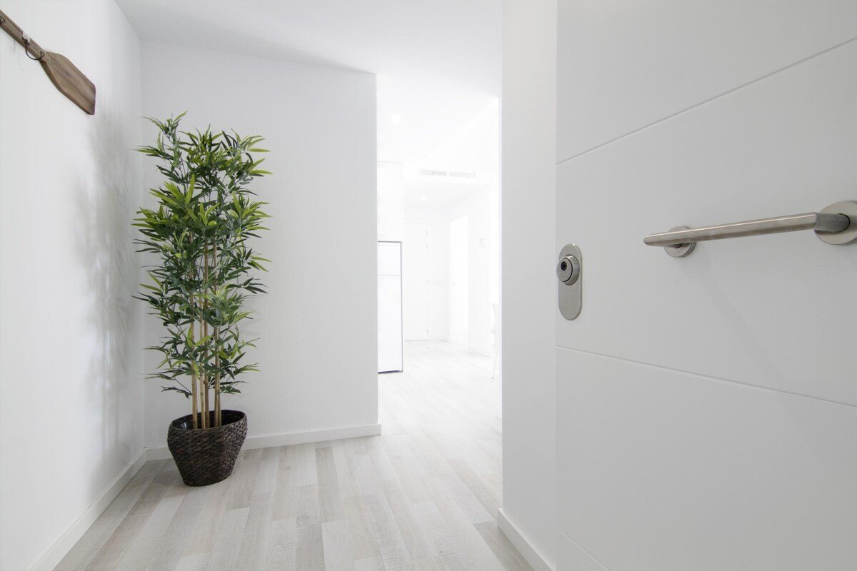 Second line beach apartment, two bedrooms with ter gallery image 5