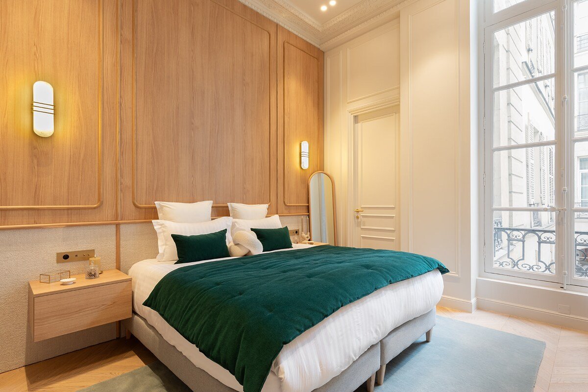 A Timeless 1-BR with Services in Louvre gallery image 2