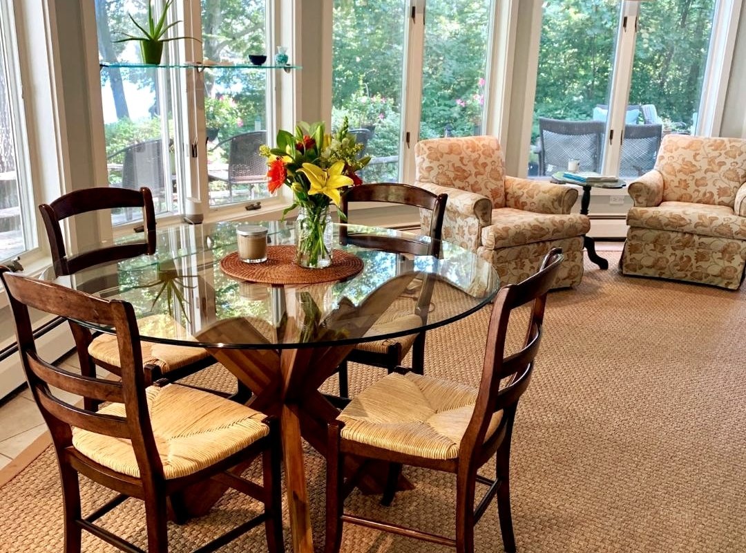 Spectacular Waterfront Home gallery image 4