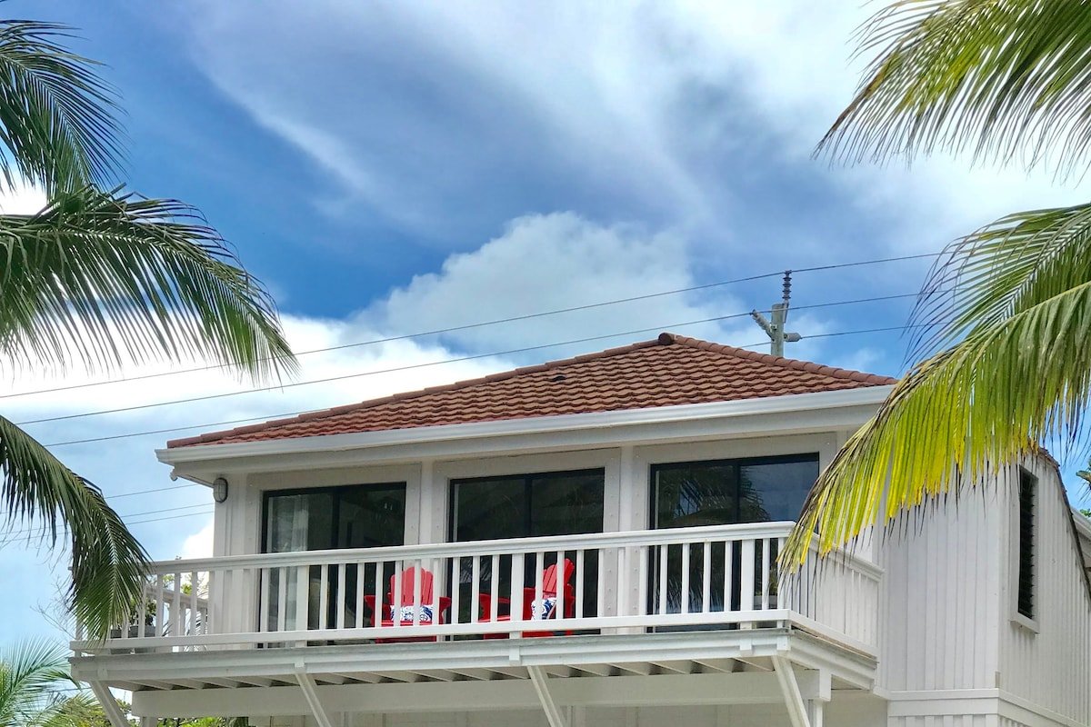 2 BR Oceanfront Suite w Pool in Great Location gallery image 2