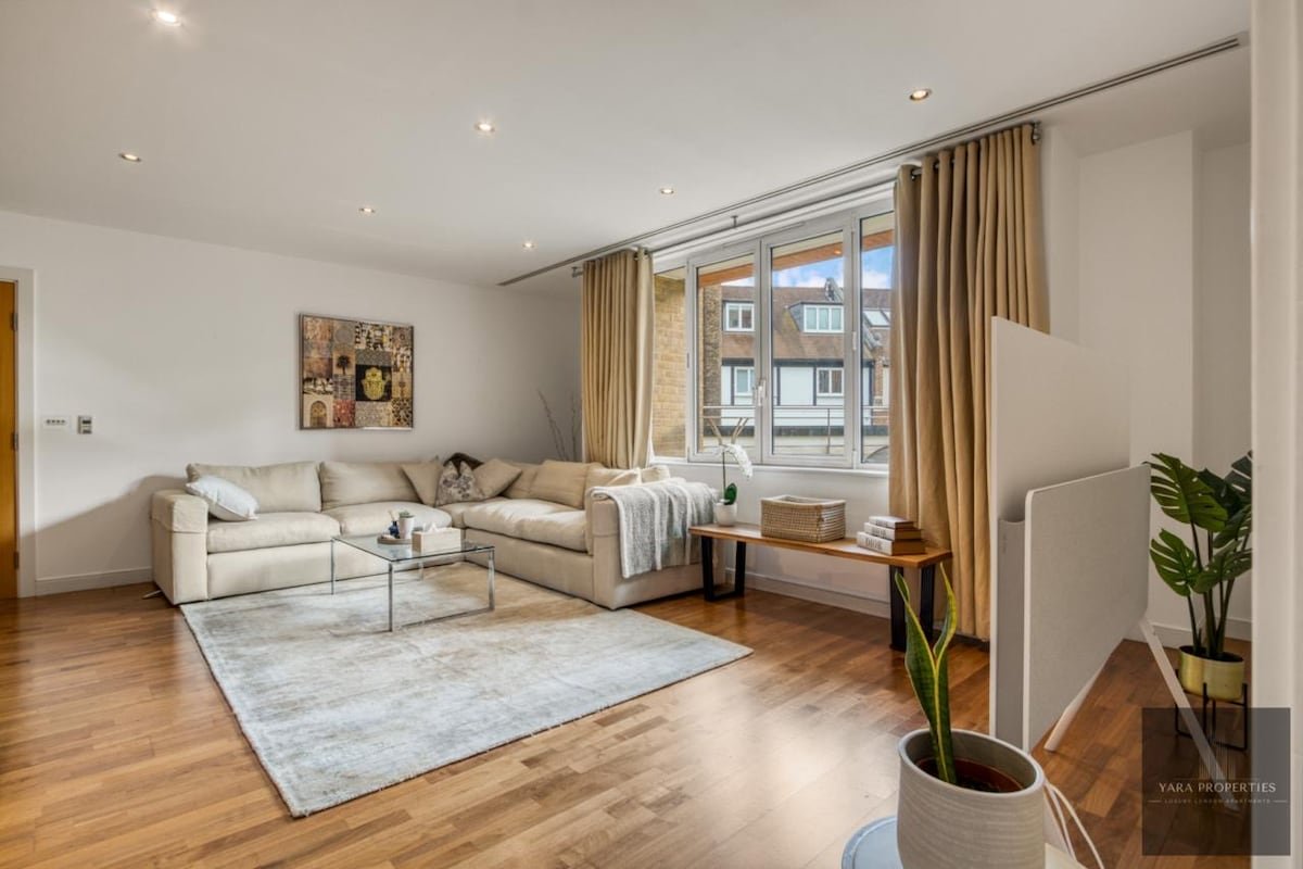 Knightsbridge Luxury 2BD flat -Steps from Harrods gallery image 3
