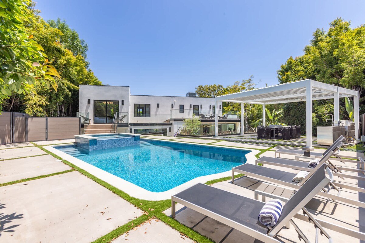 Sunset Chateau by Oraklus gallery image 5