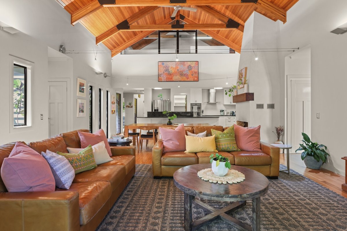 The Flaxton Treehouse gallery image 3