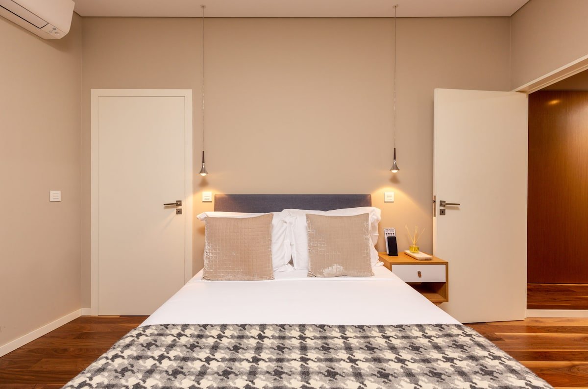 4B – Penthouse in Porto Historic Center gallery image 4