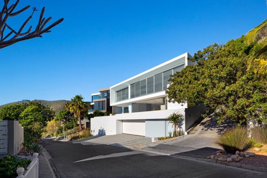 Photo 2 of Ocean View accommodation in Bantry Bay, Cape Town with 5 bedrooms and 5 bathrooms