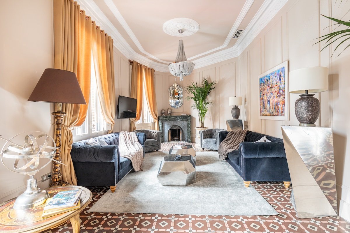 Exquisite, Palatial Home in Eixample gallery image 2