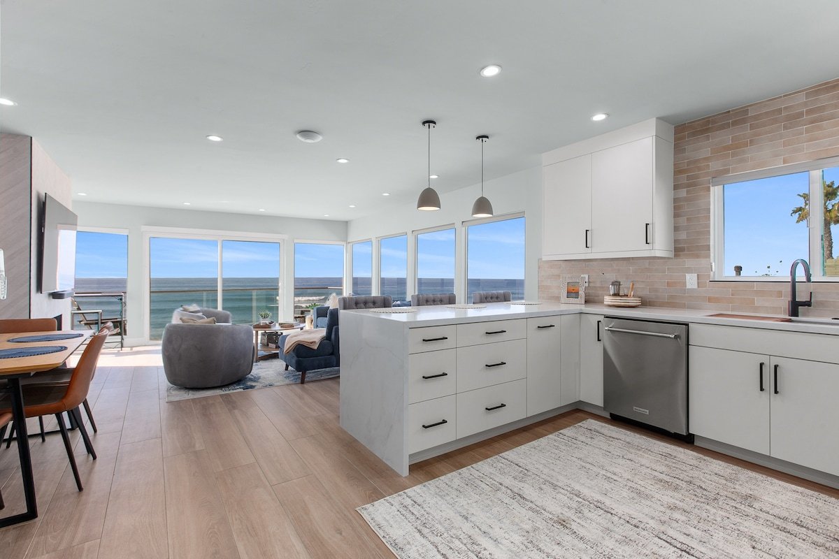 Oceanfront Penthouse on Windansea Beach, La Jolla gallery image 4