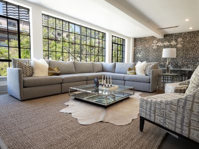 Huge Luxury 5BD Unit, Perfect for NFL Season