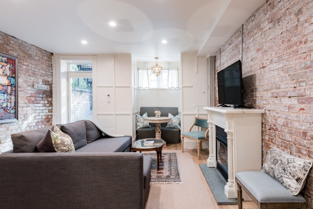 Historic 2BR Rowhouse 3 blks to Capitol & parking gallery image 2