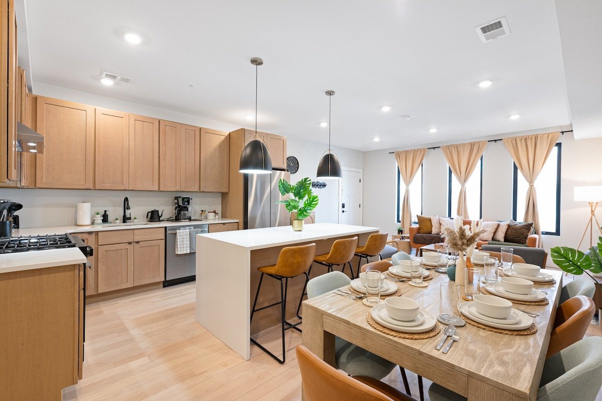 6BR NYC Escape|2 Flr|MASSIVE Rooftop|Sleeps 16+! gallery image 5