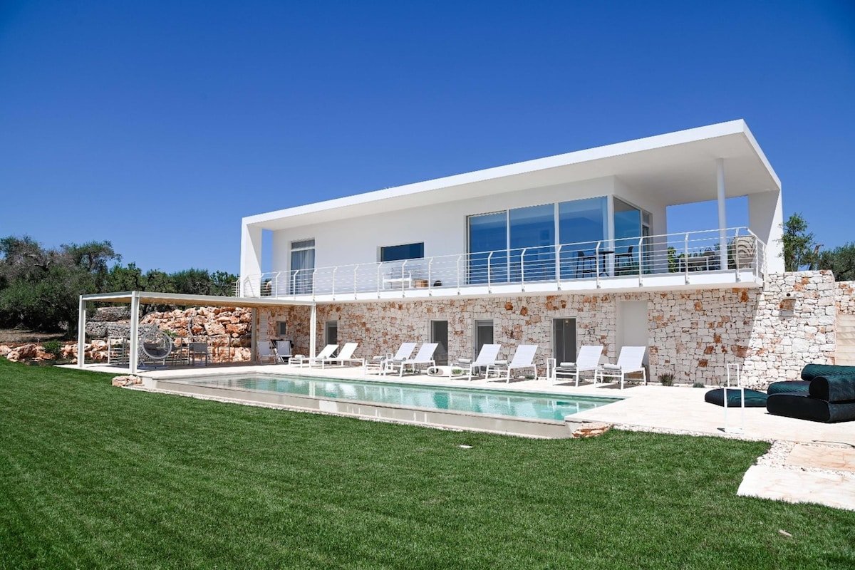 New Luxury PanItria with Infinity Pool gallery image 2