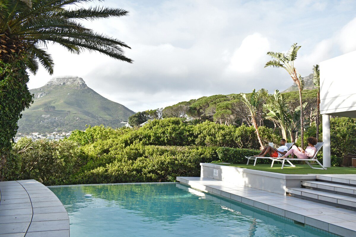 Lion’s View/5 bedr/pool/ by beach/battery power gallery image 5