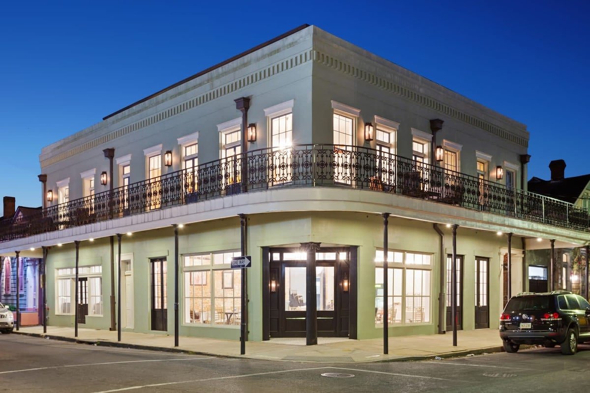 The Historic Burgundy House | Sleeps 14 gallery image 2