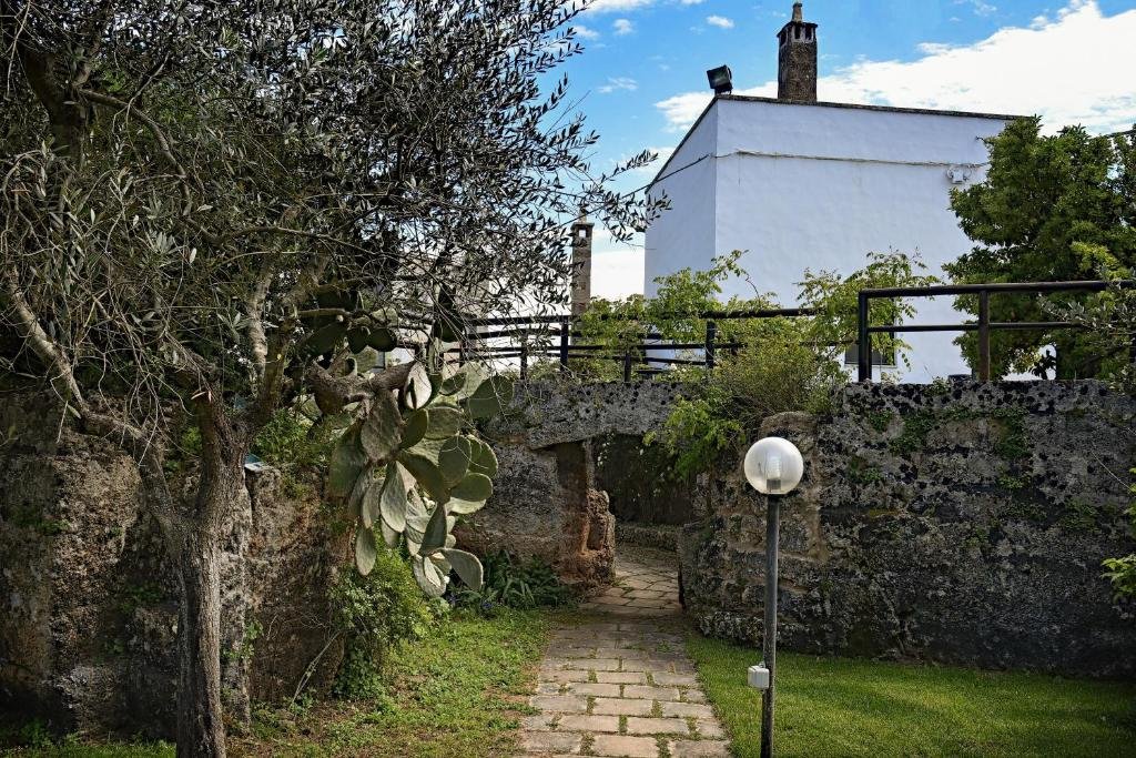 Fata Bianca: orto botanico piscina e idromassaggio gallery image 5