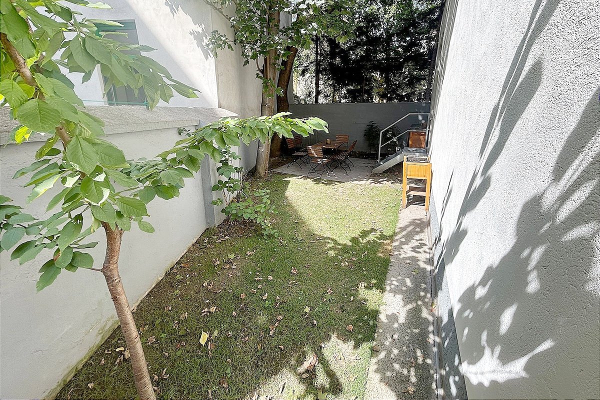 9BRs & private garden near Central Train Station gallery image 3