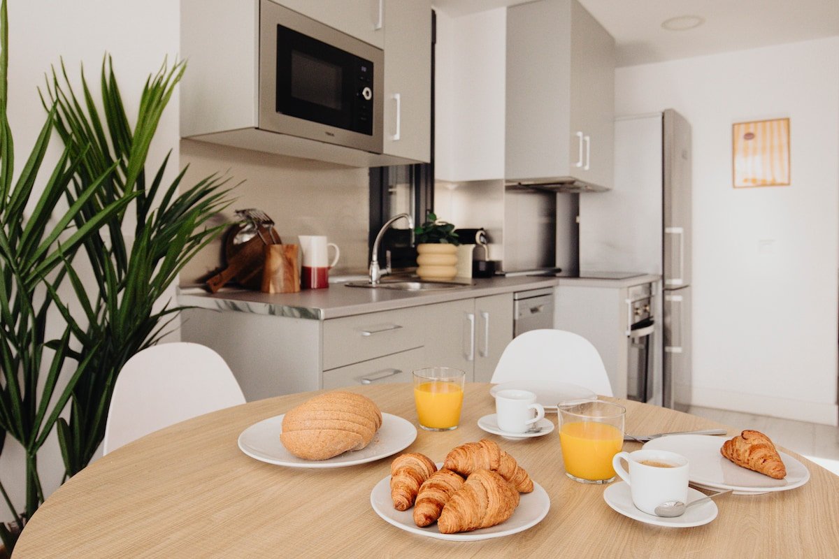 3-bedroom duplex, great views, Reina Sofia, AC gallery image 3