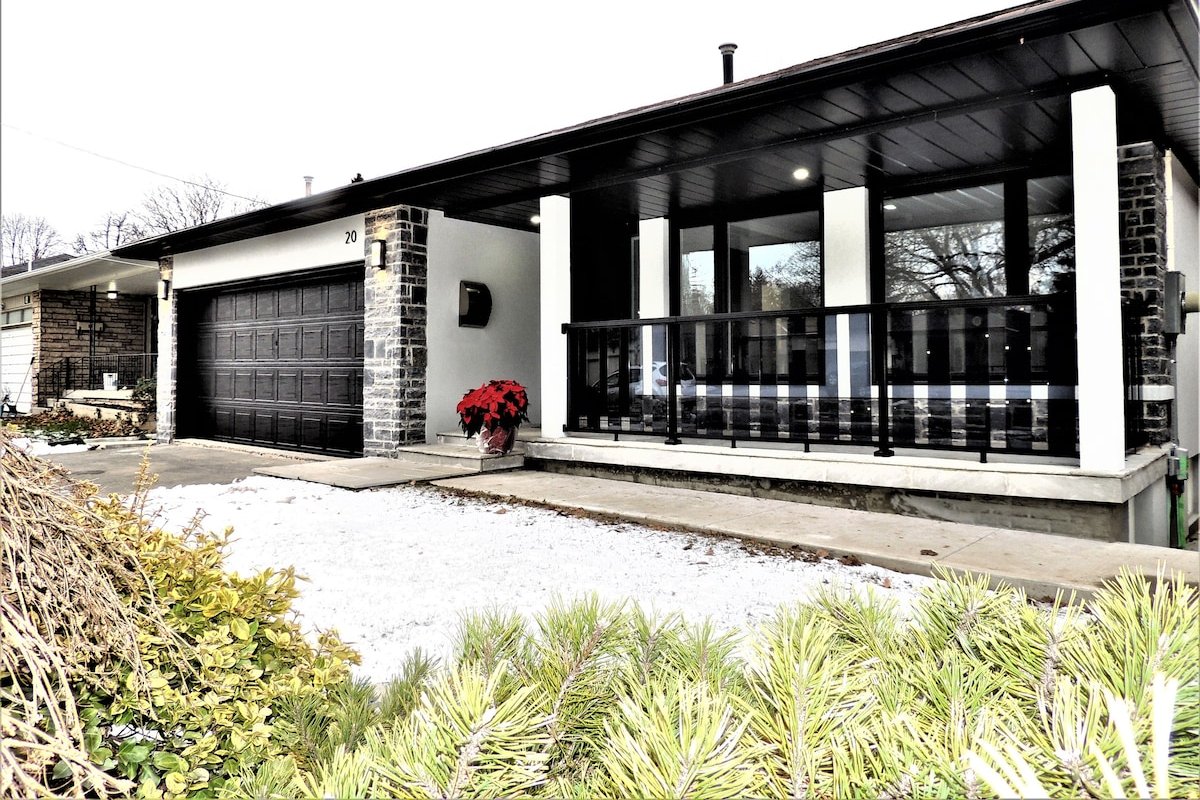 Modern 3B/3W Home in Lux Area Near Downtown gallery image 2