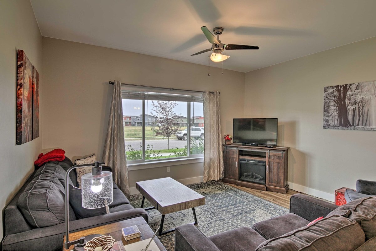 “Elegant Escape” (KING BED) Great Location! gallery image 4