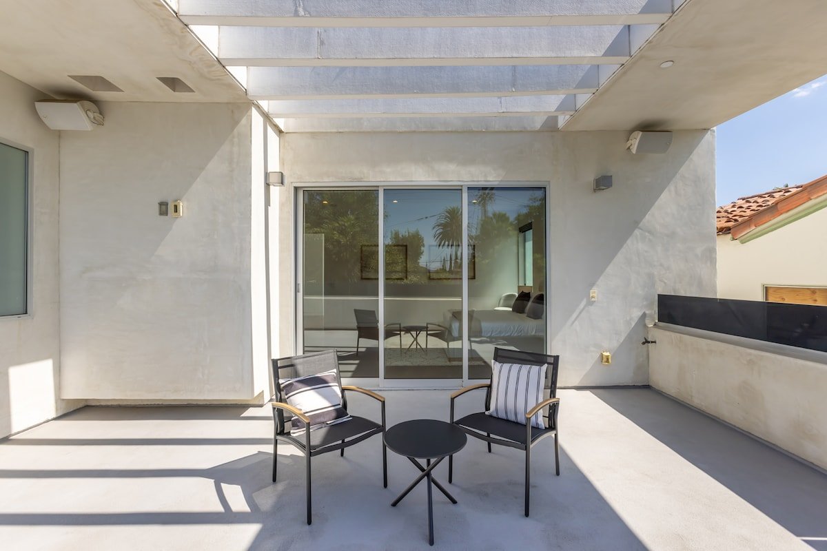 West Hollywood Haven: Pool, Chef’s Kitchen & More gallery image 5