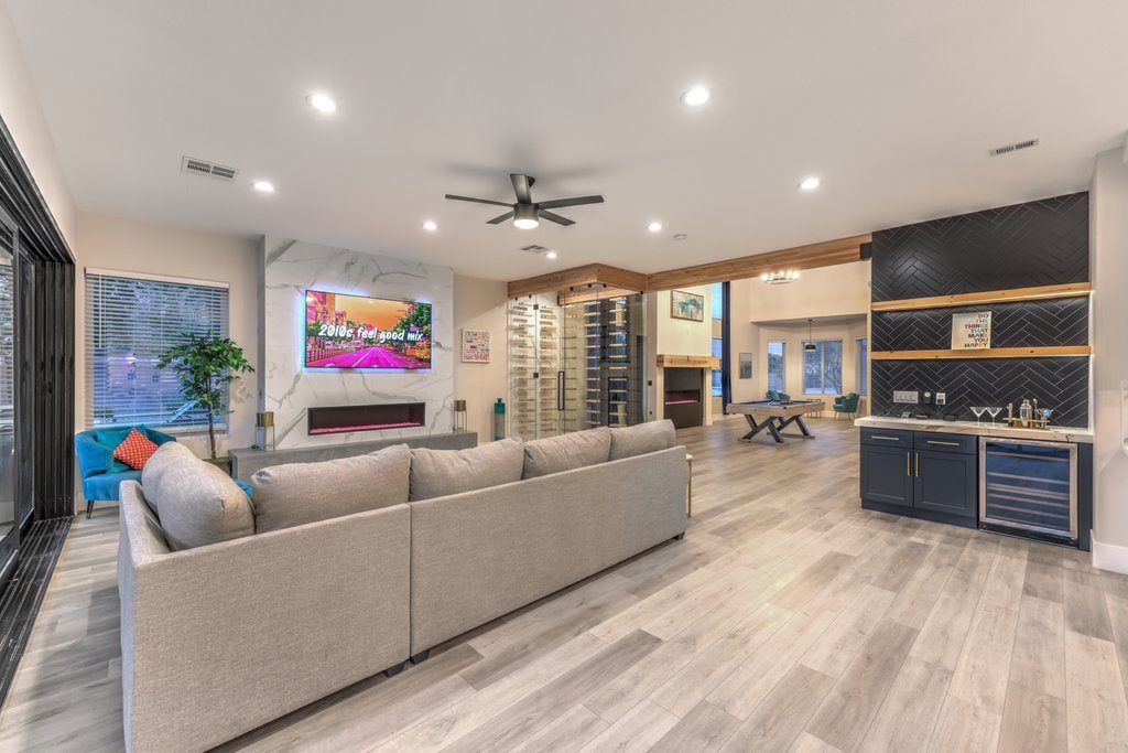 Luxury Private Resort 8 min to strip! Pool/spa gallery image 3