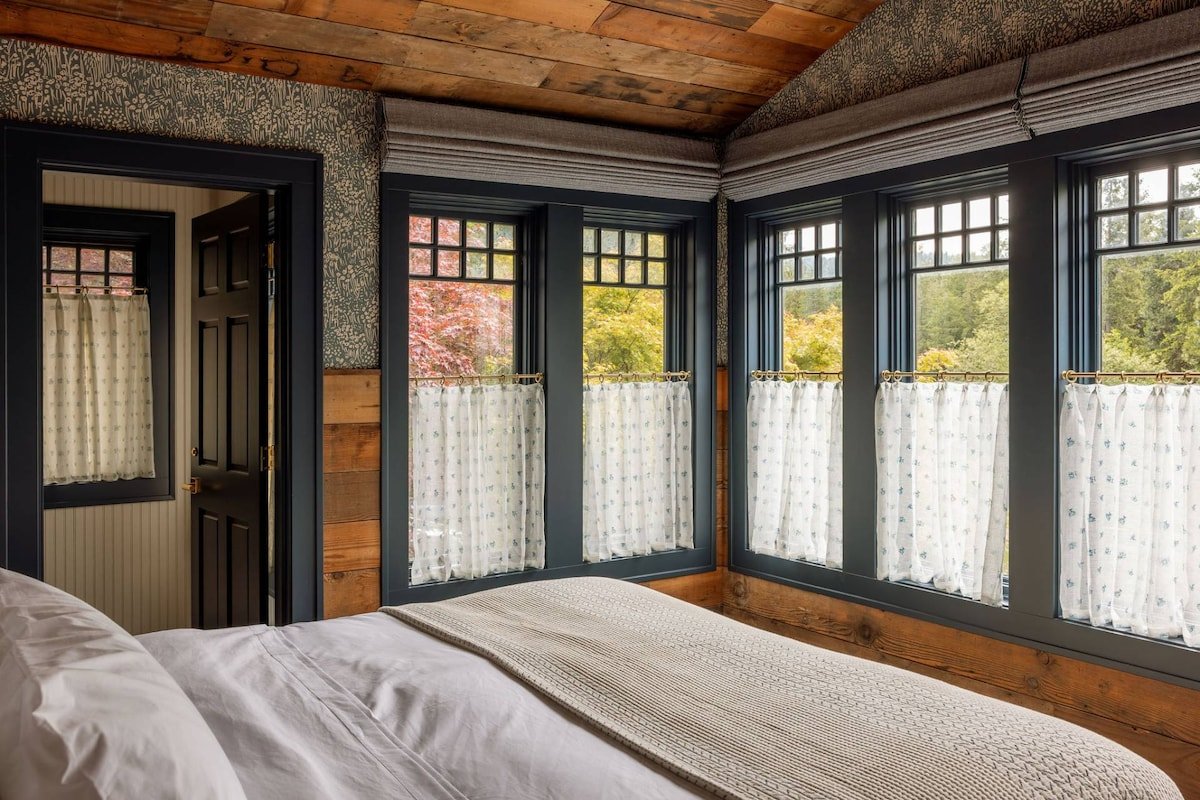 The Carly Estate | Luxe Wine Country Experience w/ gallery image 4