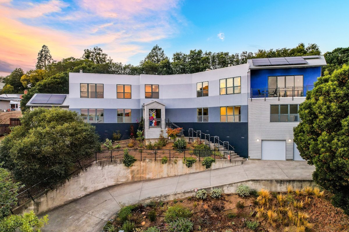 Enlightenment House in Magical Oakland Hills gallery image 2