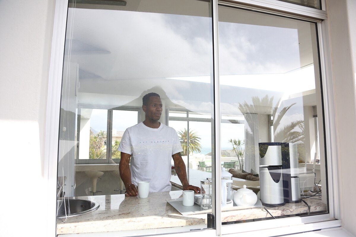 Lions View/ by beach/pool/patio/view/battery power gallery image 5