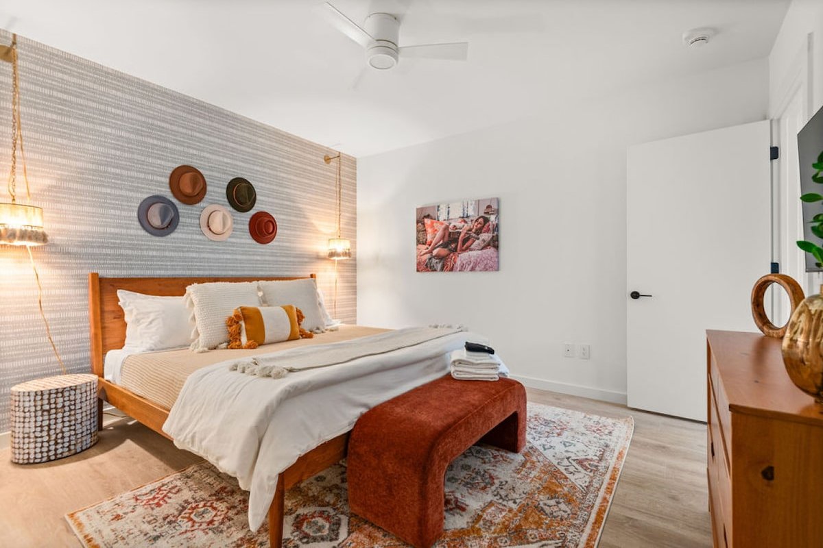 Nash Vybe | Broadway Nearby gallery image 3