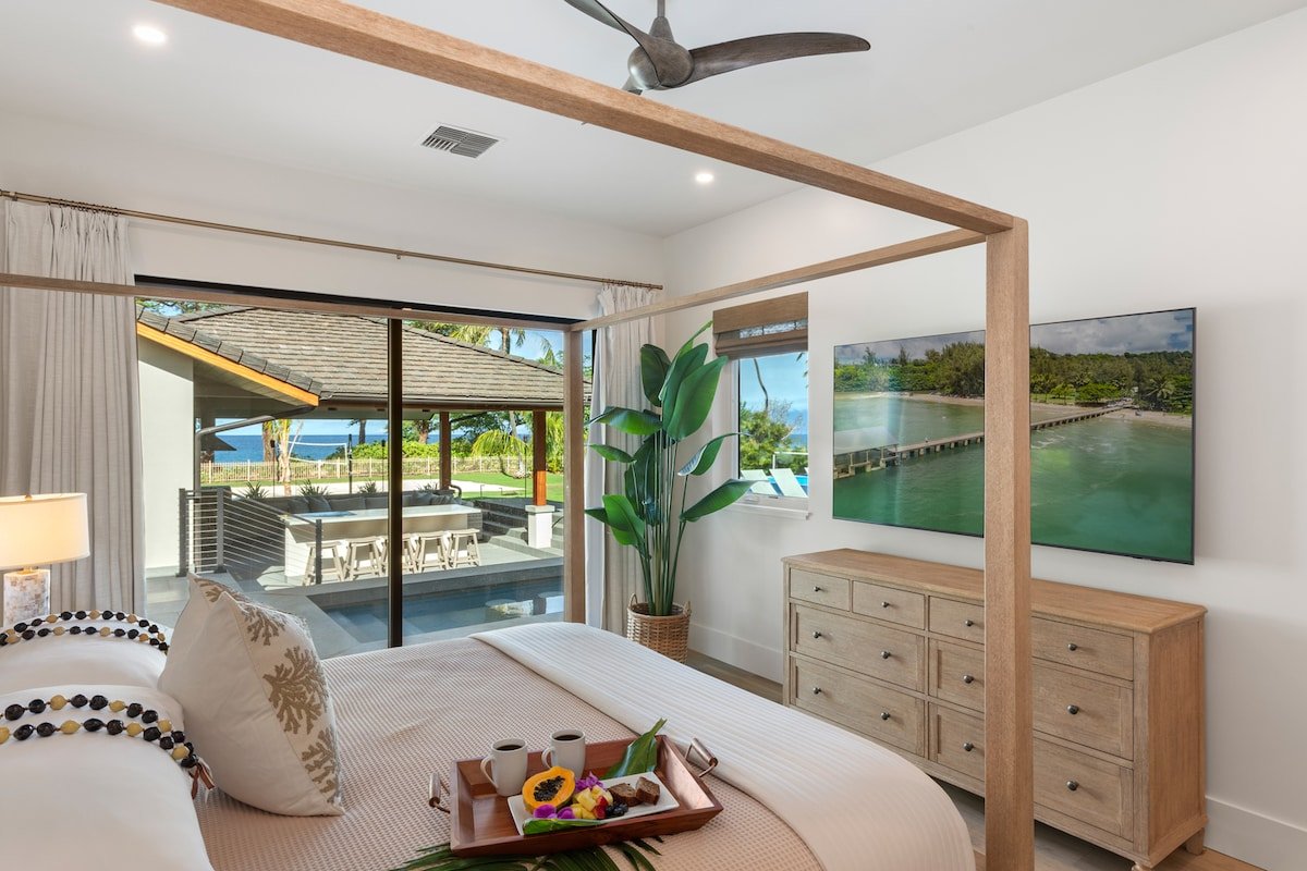 #1 Direct Beach Front Mansion! gallery image 3