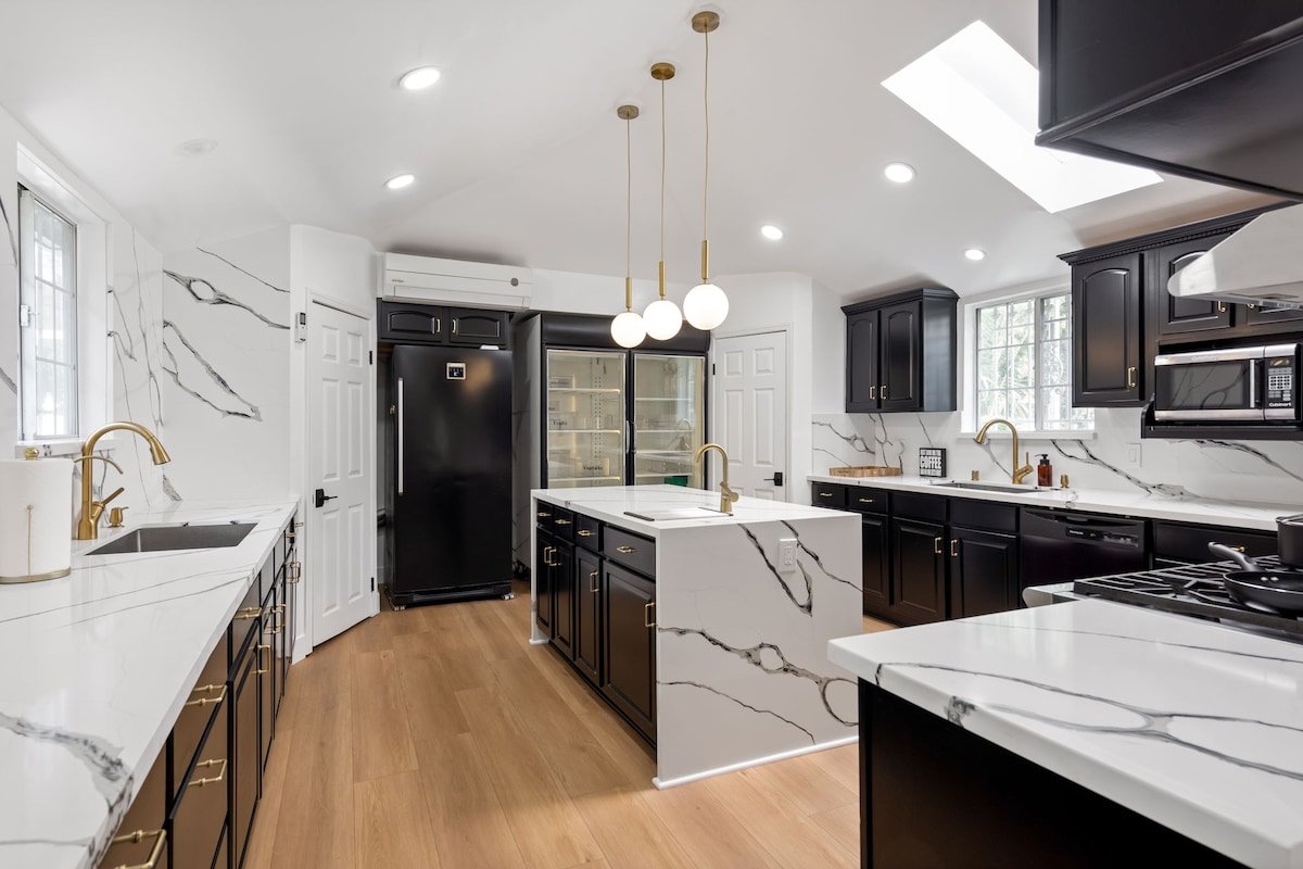 Modern LA 9 Bedroom Family or Big Group Getaway gallery image 4