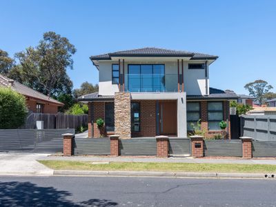 family home w/ NBN+Netflix+workspace+free parking