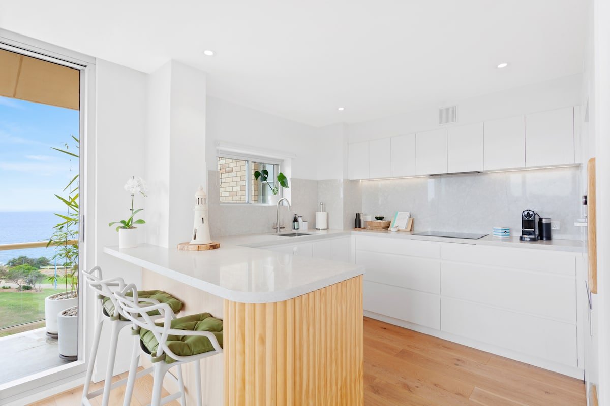 Waterfront Coogee Luxury. Steps to Beach. Pool. AC gallery image 3